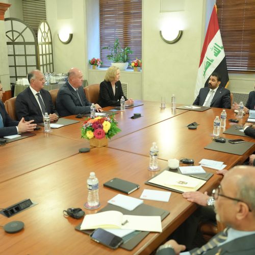 الزيدي يتفق مع شركة أمريكية على إطلاق العمل بتنفيذ مشروع المنصة العائمة للغاز بخور الزبير