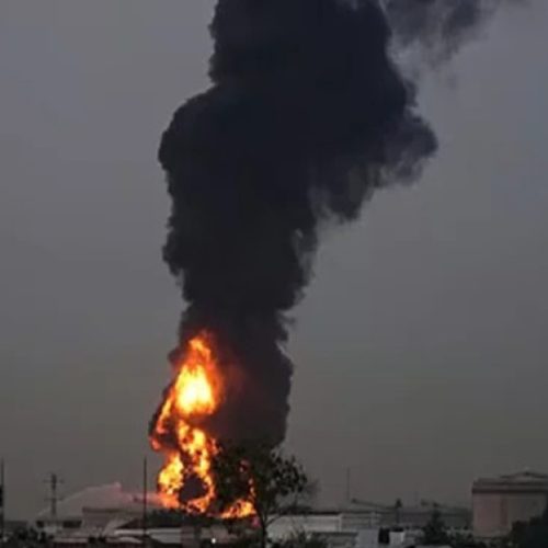 ‏الجيش الكويتي: اندلاع حرائق وأضرار جسيمة بعدد من منشآت النفط والكهرباء والماء جراء العدوان الإيراني