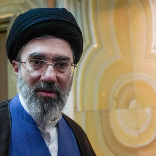 المرشد الإيراني: شعبنا وجبهة المقاومة سيلقنان العدو الأمريكي دروسا لن ينساها