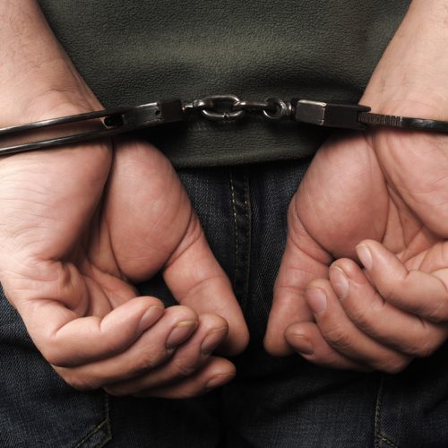 اعتقال مخمور صدم بمركبته احدى الدوريات واصاب منتسبًا بمنطقة الدورة جنوبي بغداد