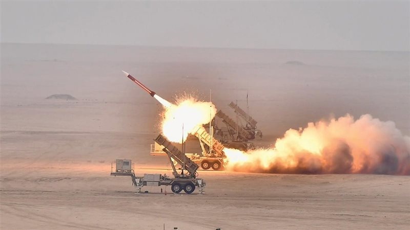 الجيش الكويتي: دفاعاتنا الجوية تتصدى حالياً لهجمات صاروخية وطائرات مسيرة