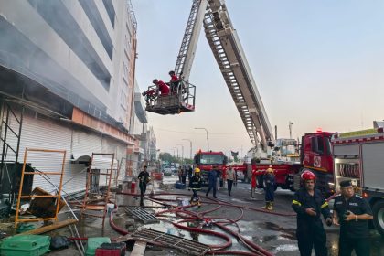 الدفاع المدني يسيطر على حريق مخزن للأدوات الاحتياطية في الكرادة وسط بغداد