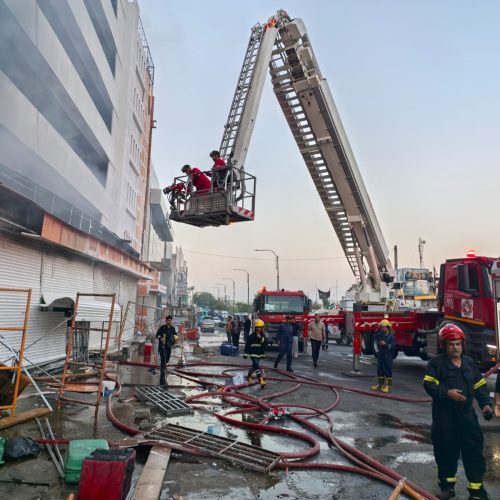 الدفاع المدني يسيطر على حريق مخزن للأدوات الاحتياطية في الكرادة وسط بغداد