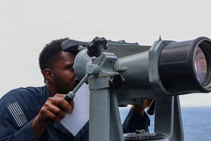 القيادة المركزية الأمريكية: تغيير مسار 6 سفن وتعطيل اخرى منذ استئناف الحصار البحري على ايران