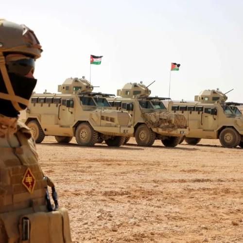 القوات المسلحة الأردنية: اعتراض 3 صواريخ قادمة من إيران استهدفت أراضي المملكة