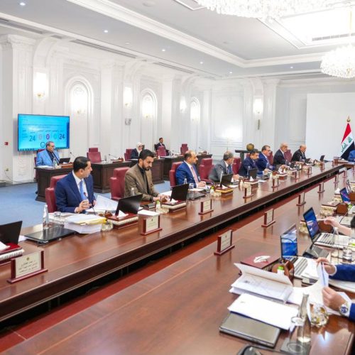 مجلس الوزراء يصوّت على إنهاء تكليف رئيس مجلس الخدمة الاتحادي ونائبه