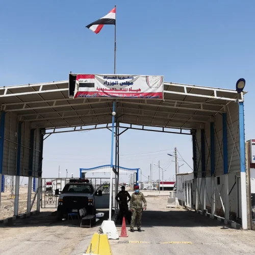 استئناف العمل بمنفذ الشلامجة بعد توقف مؤقت بسبب القصف على الجانب الإيراني