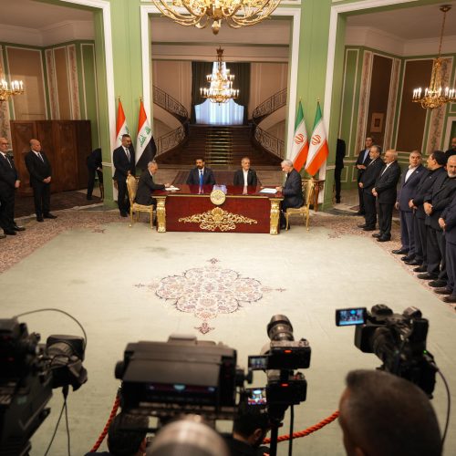 الزيدي وبزشكيان يرعيان مراسم توقيع عدد من الاتفاقيات ومذكرات التفاهم بين العراق وايران