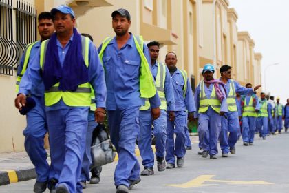 مؤكدة تسجيل حالات احتيال.. العمل: عدد العمالة الأجنبية المسجلة رسمياً لا يتجاوز (47) ألف عامل
