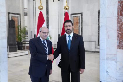 الزيدي ونظيره اللبناني يعقدان لقاءً ثنائياً لبحث العلاقات والشراكة الاقتصادية بين البلدين والأوضاع بالمنطقة