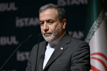 وزير الخارجية الإيراني: سنواصل الحوار مع دول الجوار لإعادة بناء الثقة
