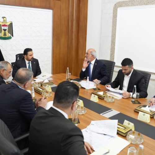 الزيدي يوجه بإعداد نماذج متقدمة للنهوض بقطاع النفط لتطوير عمليات الإنتاج والتكرير والتوزيع