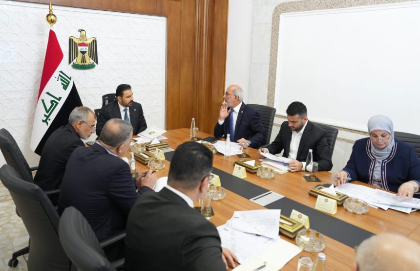 الزيدي يوجه بإعداد نماذج متقدمة للنهوض بقطاع النفط لتطوير عمليات الإنتاج والتكرير والتوزيع
