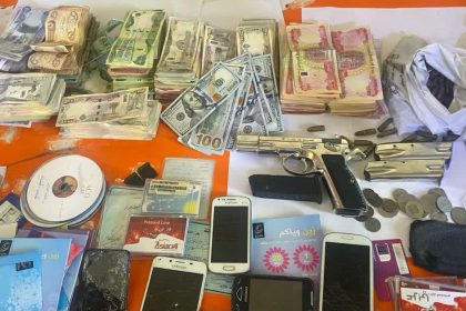 شرطة الأنبار تطيح بـ4 متهمين وتضبط أسلحة وأموال ومواد مختلفة في قضاء راوة