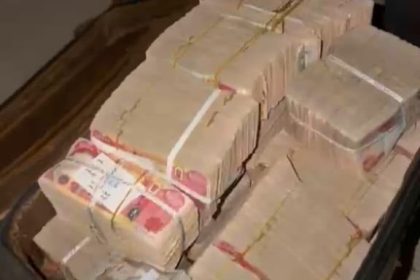 النزاهة تضبط مليارين و(500) مليون دينار في منزل مسؤول بمحافظة صلاح الدين