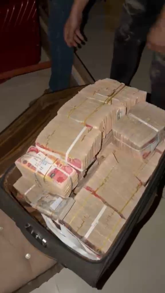 النزاهة تضبط مليارين و(500) مليون دينار في منزل مسؤول بمحافظة صلاح الدين