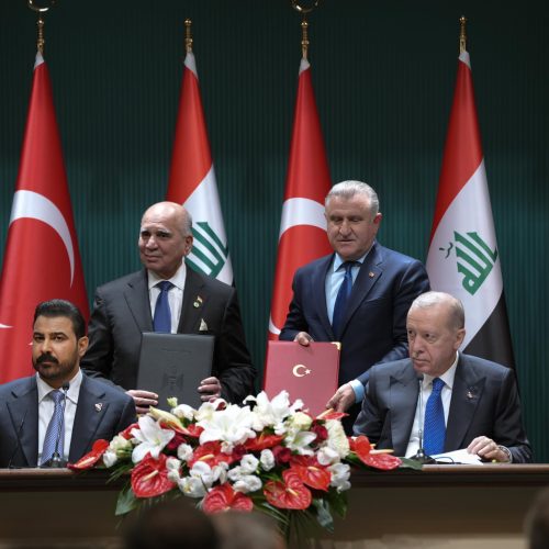 العراق وتركيا يوقعان ثلاث مذكرات تفاهم في مجالات متعددة