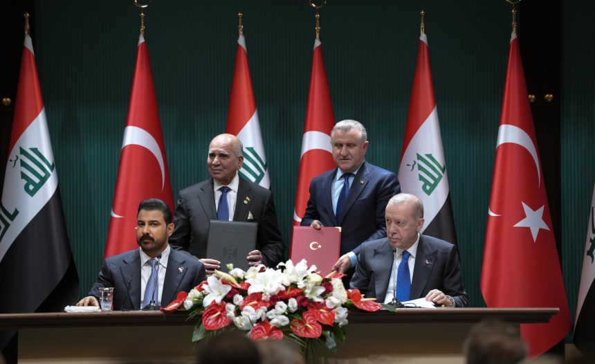 العراق وتركيا يوقعان ثلاث مذكرات تفاهم في مجالات متعددة
