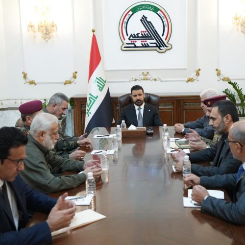 الزيدي يوجه بتكريم عوائل شهداء الحشد الشعبي وتوفير الرعاية الصحية الكاملة للجرحى