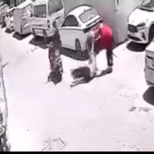 الداخلية: اعتقال شخصين قاما بالاعتداء على أحد رجال المرور في منطقة الكرادة وسط بغداد