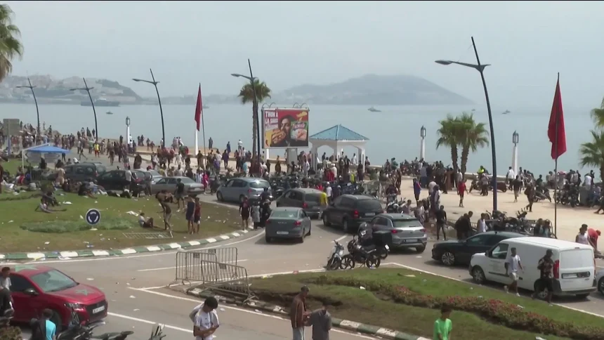 عشرات الآلاف من المهاجرين يغادرون سبتة طوعاً ويعودون إلى المغرب