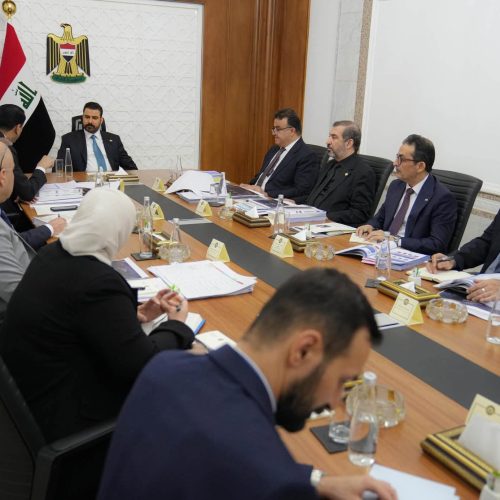 تمهيداً لرفعه إلى مجلس النواب.. الزيدي يترأس اجتماعاً مخصصاً لإقرار الصيغة النهائية للبرنامج الحكومي