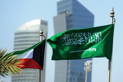 السعودية والكويت تبحثان جهود خفض التصعيد الإقليمي وحماية الملاحة