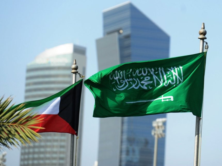 السعودية والكويت تبحثان جهود خفض التصعيد الإقليمي وحماية الملاحة
