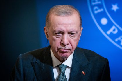 أردوغان: مشروع "طريق التنمية" يحتل مكانا بارزا على أجندة الحكومة وسيربط الخليج بأوروبا