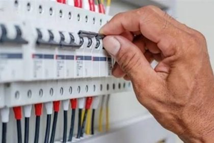 مجلس بغداد: رفع تسعيرة الأمبير إلى 13 ألف دينار خلال آب بسبب تراجع ساعات التجهيز
