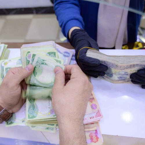 العمل تعلن إطلاق رواتب الإعانة الاجتماعية لشهر آب