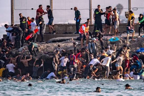 إسبانيا.. 73 ألف مهاجر غادروا سبتة إلى المغرب وعدد القتلى يرتفع لـ71