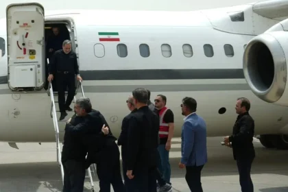 وزير الخارجية الإيراني يصل النجف