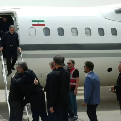 وزير الخارجية الإيراني يصل النجف