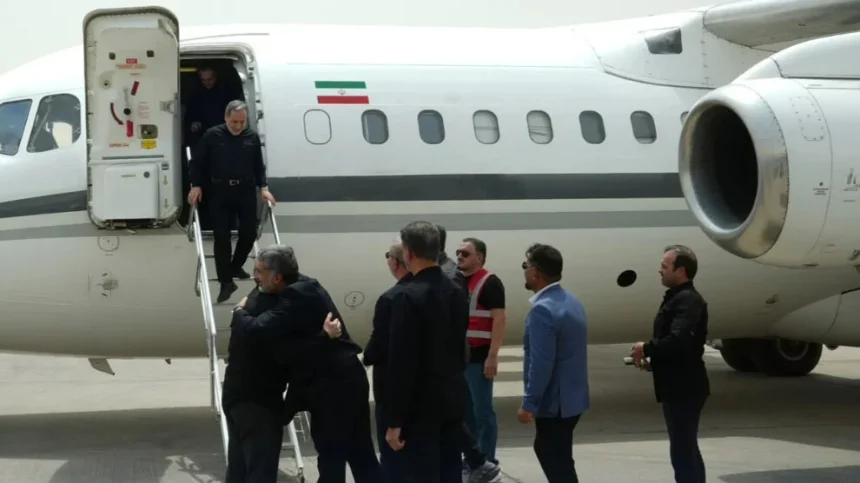 وزير الخارجية الإيراني يصل النجف