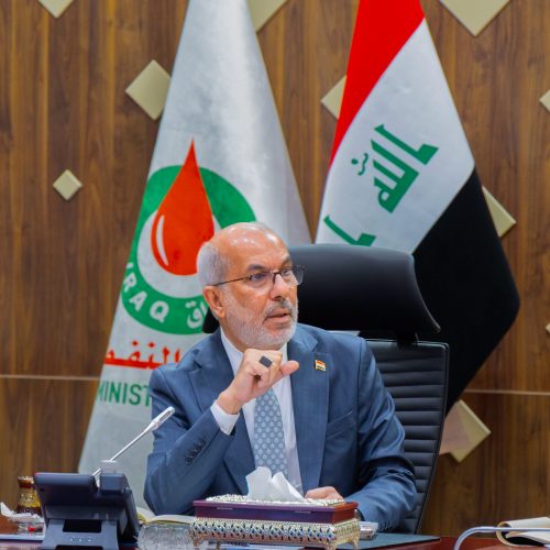 وزير النفط: حوارات مع إيران لتسهيل حركة الناقلات عبر مضيق هرمز