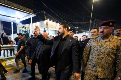 الزيدي يجري جولة ميدانية في كربلاء بين جموع الزائرين