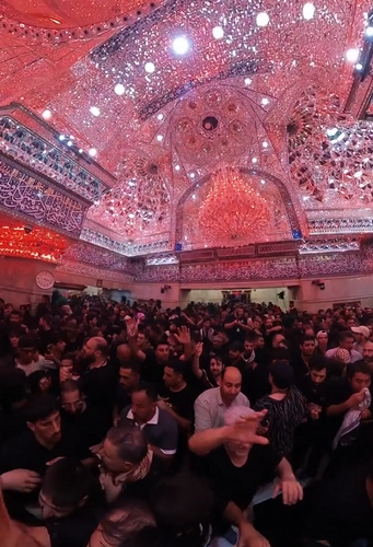 بالفيديو.. أجواء الزيارة الأربعينية من داخل ضريح الامام الحسين (ع)