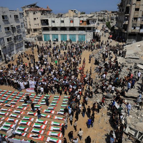 "أكبر جنازة في تاريخها".. غزة تودّع شهداء مجزرة الصبرة بعد عامين ونصف