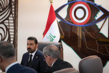 الزيدي يوجه بتشكيل فريق متخصص من ديوان الرقابة المالية يتولى التدقيق القبلي للعقود