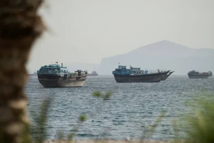 الخارجية الإيرانية: المفاوضات مع سلطنة عُمان لتنظيم العبور الآمن في مضيق هرمز مستمرة