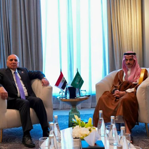 وزير الخارجية ونظيره السعودي يبحثان ترتيبات الزيارة المرتقبة للوفد الأمني العراقي إلى المملكة