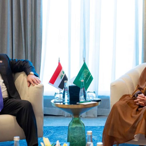 وزير الخارجية يستعرض لنظيره السعودي سياسة الحكومة الرامية إلى حصر السلاح بيد الدولة