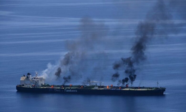 الحوثيون يعلنون اصابة سفينة نفطية سعودية بصاروخ باليستي في خليج عدن