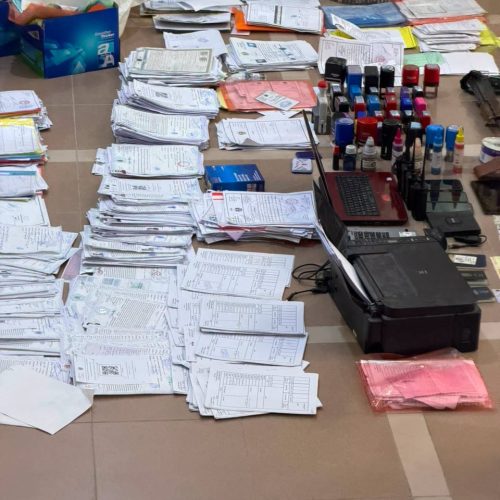 القضاء: القبض على عدد من موظفي بلدية الناصرية ومعقبين ضبطت بحوزتهم مستندات وأختام مزورة
