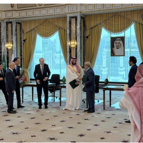 الخارجية الباكستانية: توقيع اتفاقية دفاع مشترك بين باكستان والسعودية وتركيا