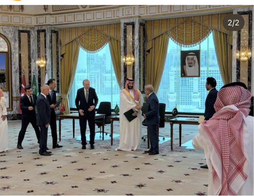 الخارجية الباكستانية: توقيع اتفاقية دفاع مشترك بين باكستان والسعودية وتركيا