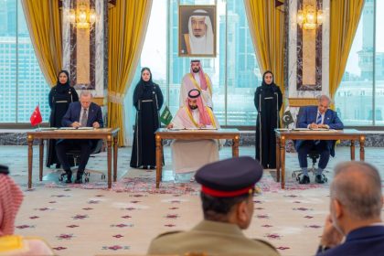 السعودية: الاتفاقية الدفاعية مع باكستان وتركيا ليست تهديداً لأمن أي دولة في المنطقة