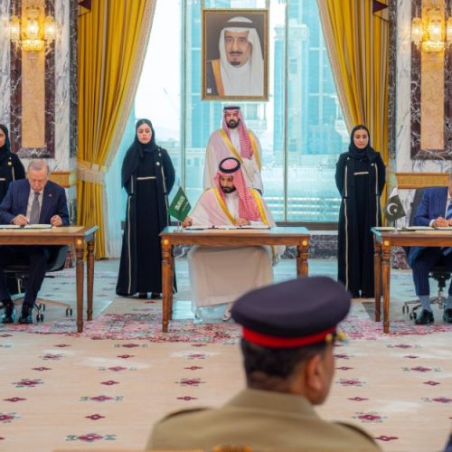 السعودية: الاتفاقية الدفاعية مع باكستان وتركيا ليست تهديداً لأمن أي دولة في المنطقة