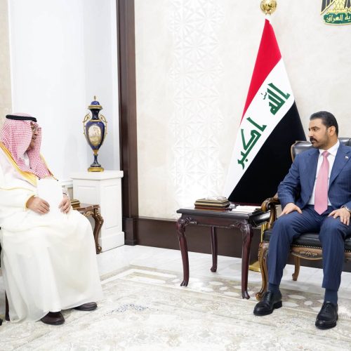 الزيدي يجدد موقف الحكومة الثابت بحماية سيادة العراق وعدم السماح باستخدام أراضيه منطلقاً لأي أعمال تمسّ الدول